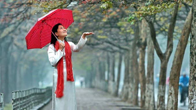 Trang phục du lịch Hà Nội vào mùa Xuân